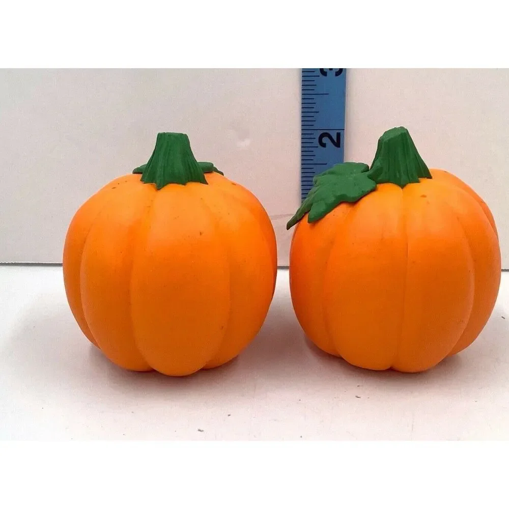 Hallmark Pumpkin Salt and Pepper Shakers Thanksgiving Plastic Gift Harvest Decor